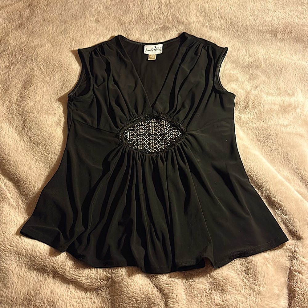 ❤️BEAUTIFUL J,RIBKOFF SZ 10 BLACK TOP WITH OVAL SHAPED SEQUIN IN FRONT